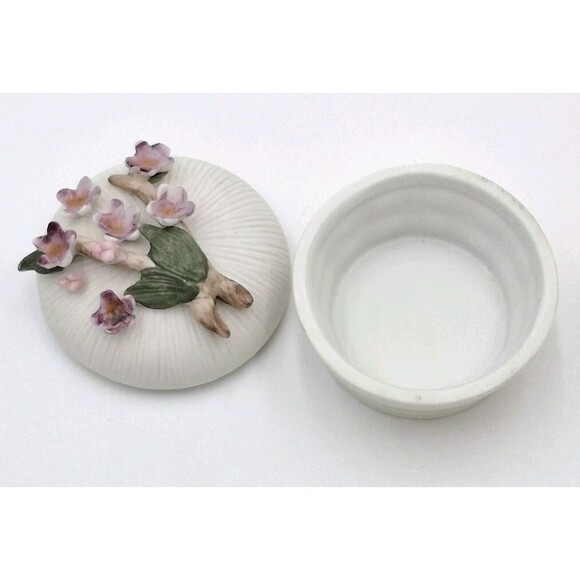 Lefton Flowers On Top Basket Weave Design Trinket  Box - Picture 2 of 9